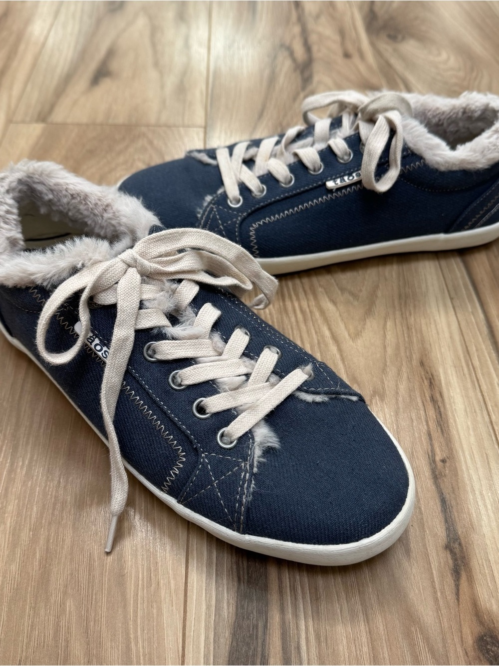 Taos Starline Blue Canvas Faux Fur Lined Sneaker Lace Up Women's Size 8W Comfort